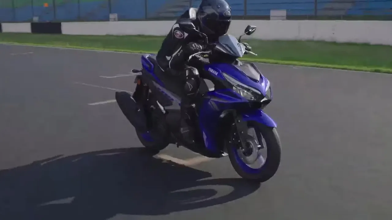 New Yamaha Aerox 155 maxi-scooter available in three colours New Yamaha Aerox 155 maxi-scooter available in three colours