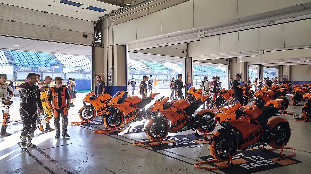 First 25 units of the KTM RC 8C limited-edition motorcycles delivered First 25 units of the KTM RC 8C limited-edition motorcycles delivered