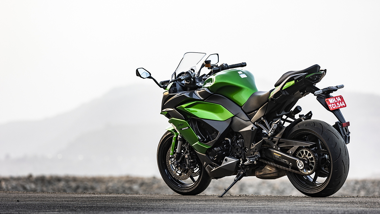 Kawasaki Ninja 1000 Price - Mileage, Images, Colours