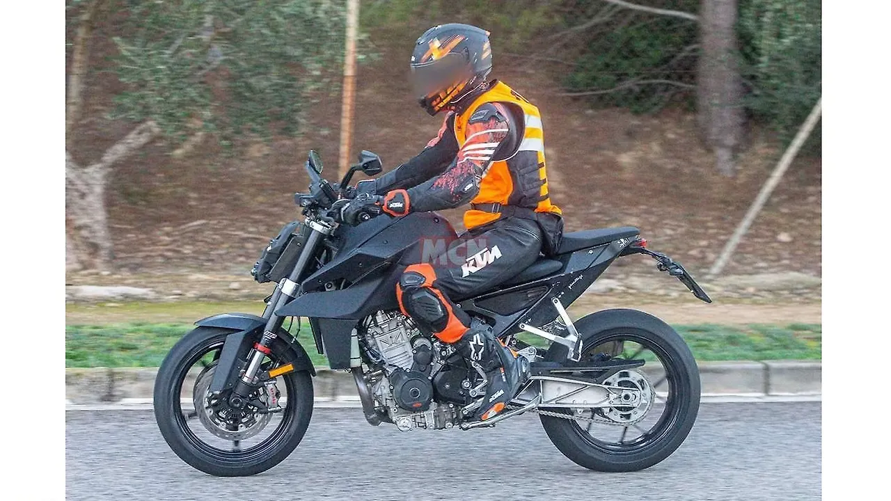 New KTM 990 Duke spotted again during testing New KTM 990 Duke spotted again during testing