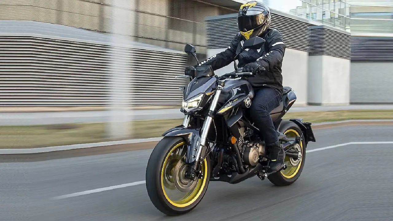 KTM 390 Duke rivaling QJ Motor SRK 400 revealed KTM 390 Duke rivaling QJ Motor SRK 400 revealed