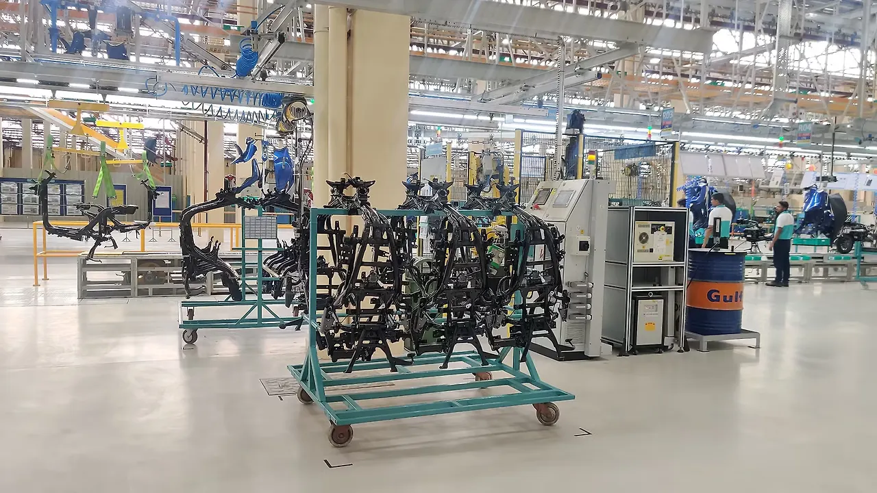 bajaj chetak electric showroom