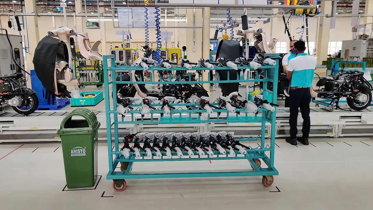 bajaj chetak electric showroom