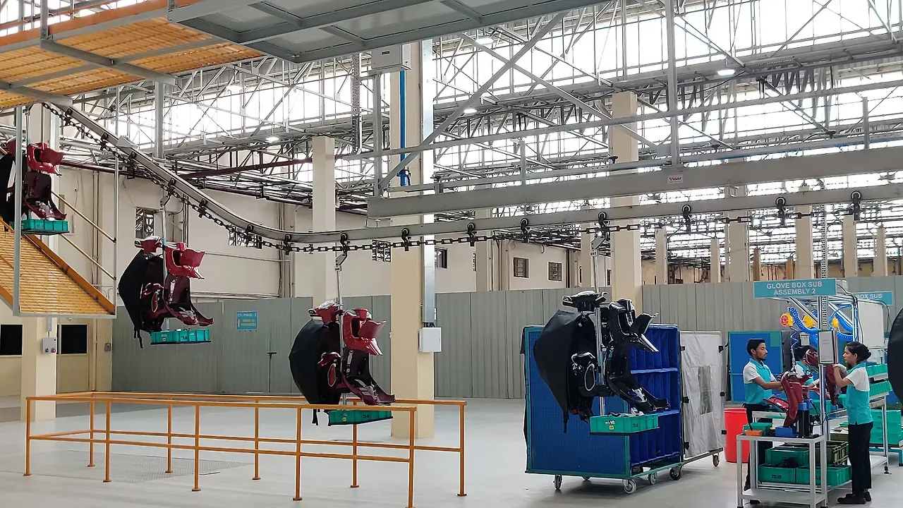 bajaj chetak electric showroom