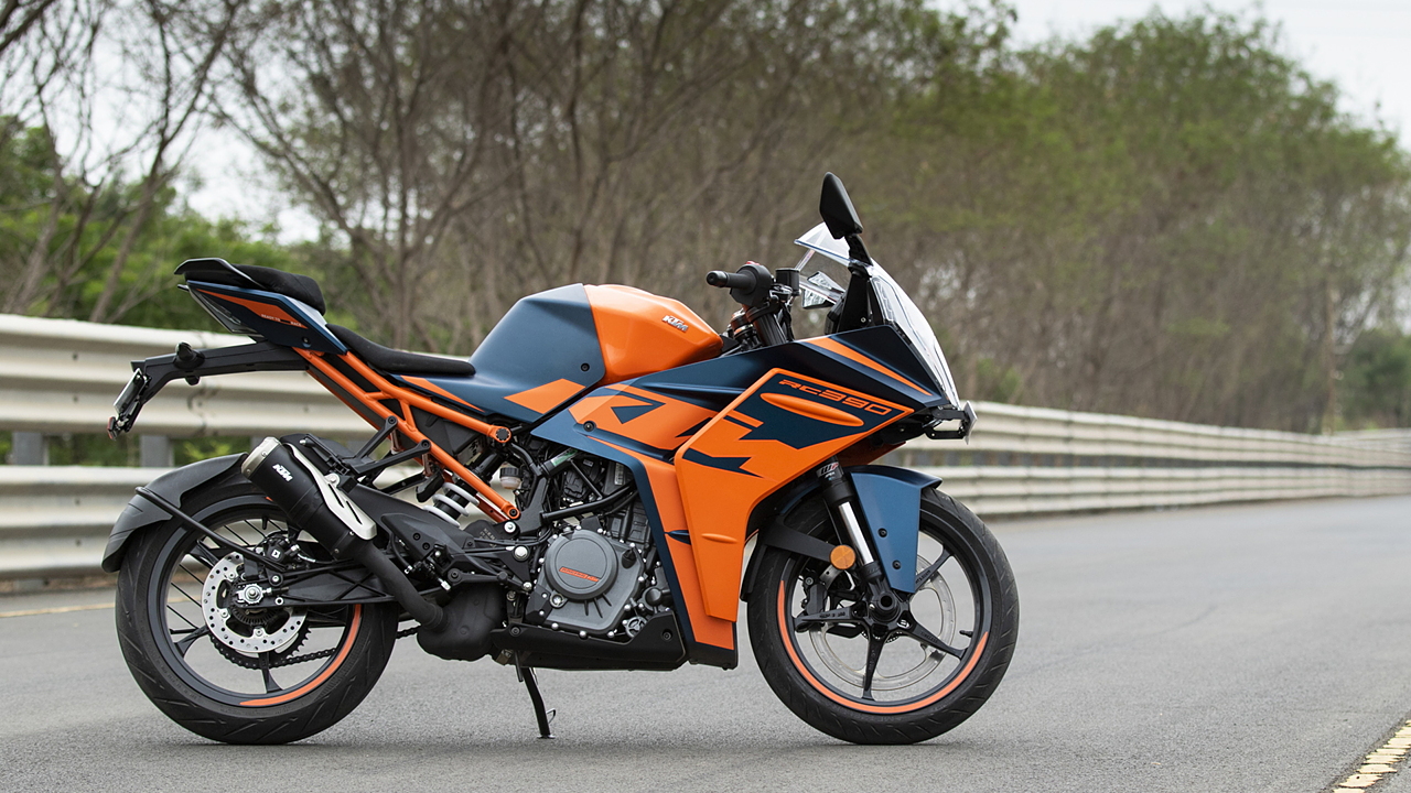 Ktm rc on online road price