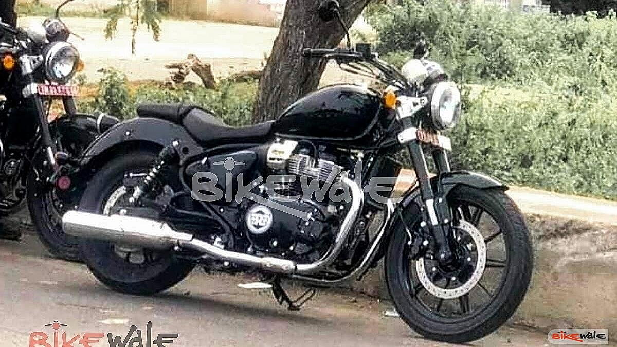 Royal Enfield Super Meteor 650 spied in India once again