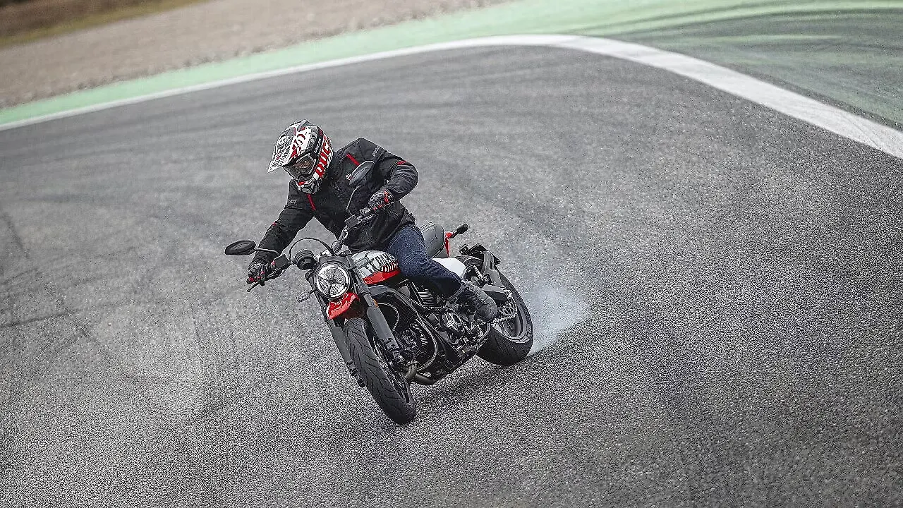 Ducati Scrambler Urban Motard: Top 5 Highlights Ducati Scrambler Urban Motard: Top 5 Highlights