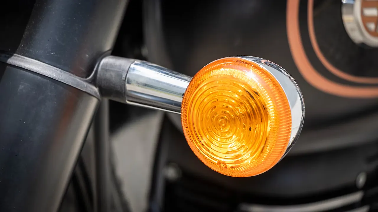 Royal Enfield Bullet 350 Front Turn Indicators Royal Enfield Bullet 350 Front Turn Indicators