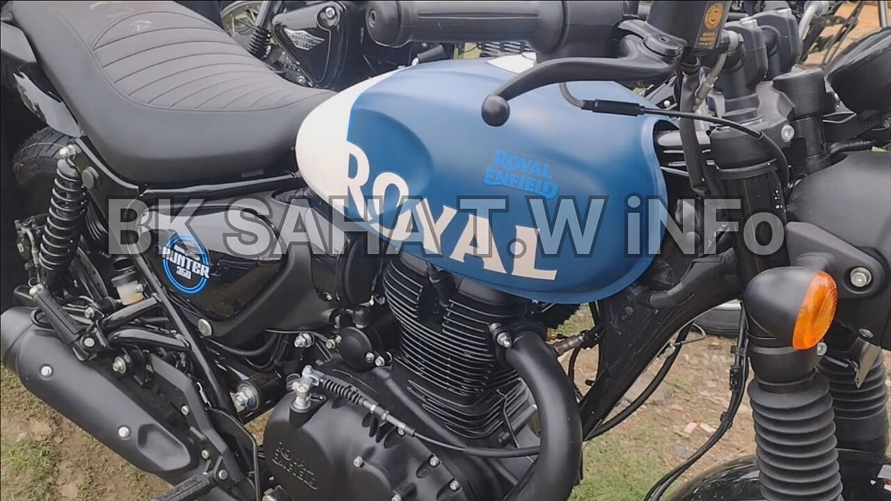 Upcoming Royal Enfield Hunter 350 spotted in blue and white colour