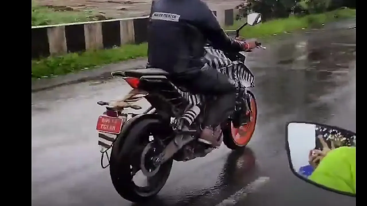 2023 KTM Duke 200 test mule spotted in India BikeWale