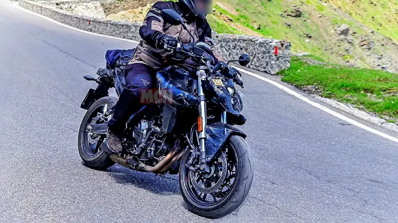 Suzuki’s upcoming KTM 790 rival spotted testing Suzuki’s upcoming KTM 790 rival spotted testing