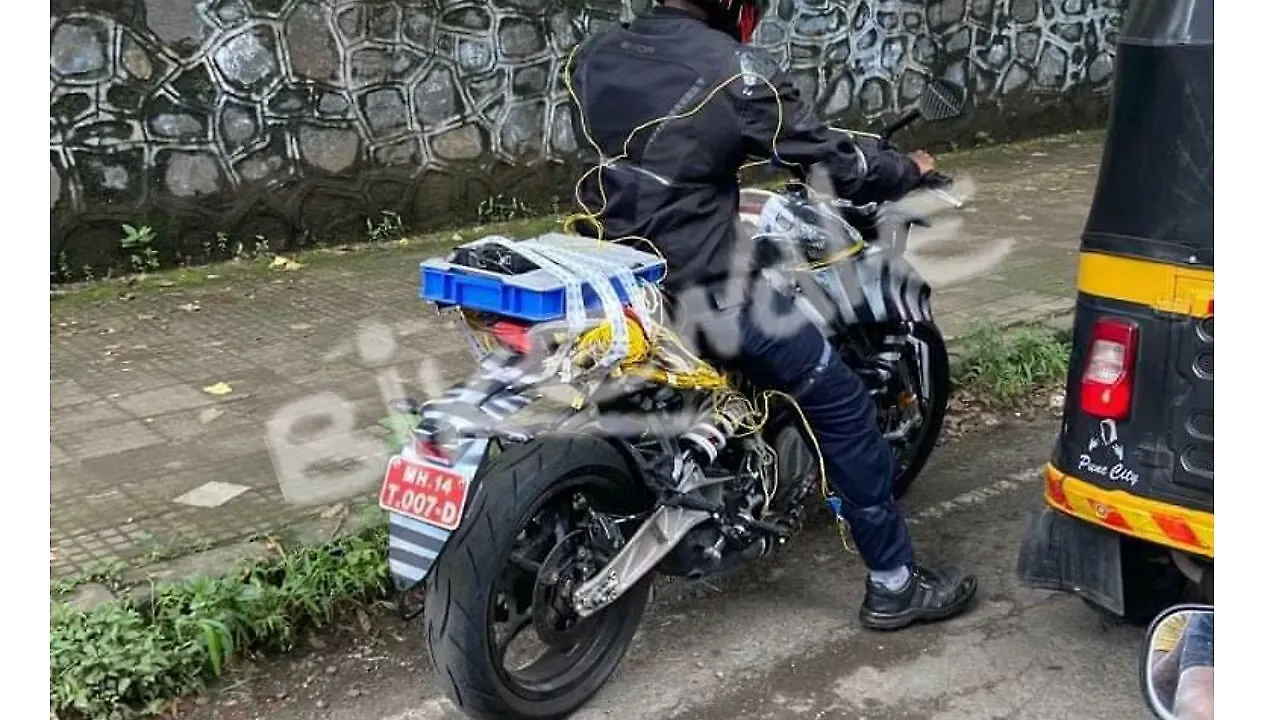 Upcoming KTM 200 Duke and 390 Duke spotted testing Upcoming KTM 200 Duke and 390 Duke spotted testing