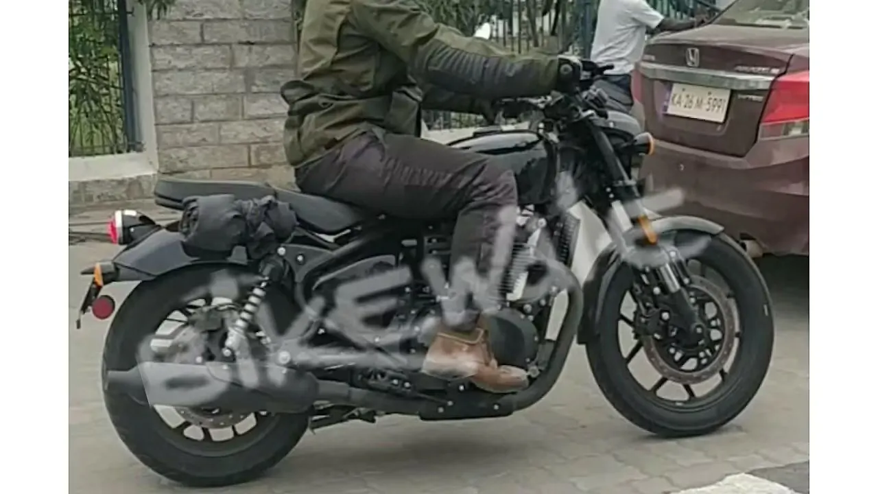 Royal Enfield Shotgun 650 test mule spotted upclose Royal Enfield Shotgun 650 test mule spotted upclose