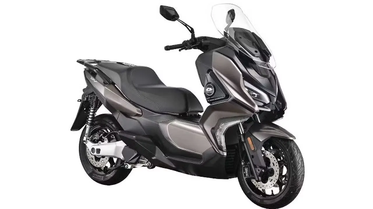 QJ Motor PV electric maxi-scooter unveiled at EICMA 2022 QJ Motor PV electric maxi-scooter unveiled at EICMA 2022