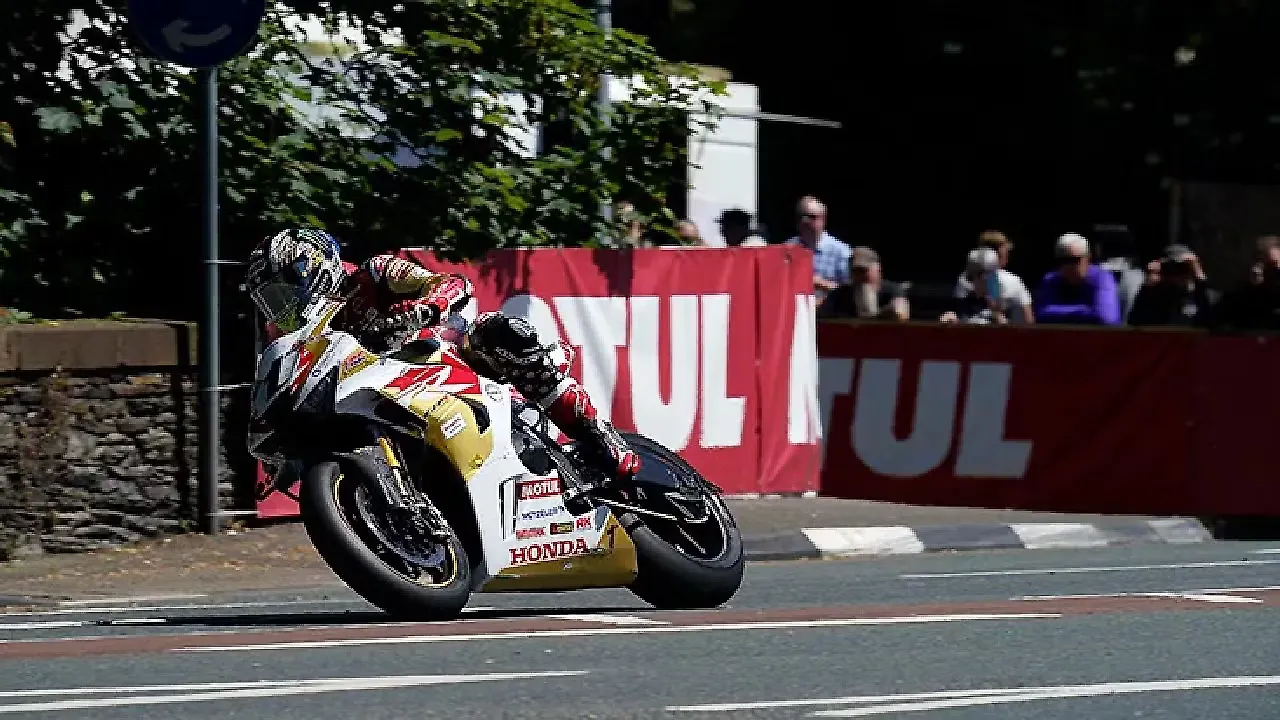 Honda CBR1000RR-R Fireblade SP John McGuinness Edition unveiled Honda CBR1000RR-R Fireblade SP John McGuinness Edition unveiled
