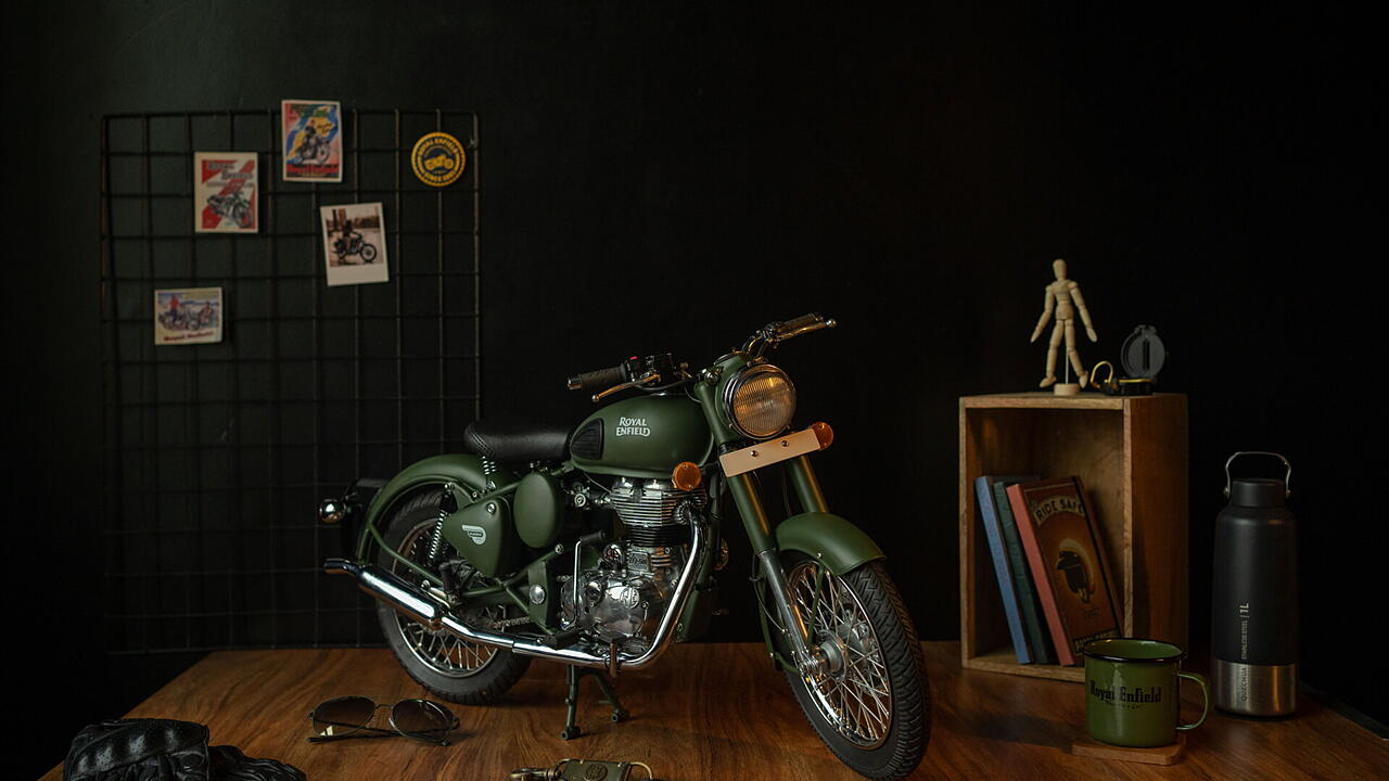 Most affordable and lightest Royal Enfield Classic 500 sold out in India!