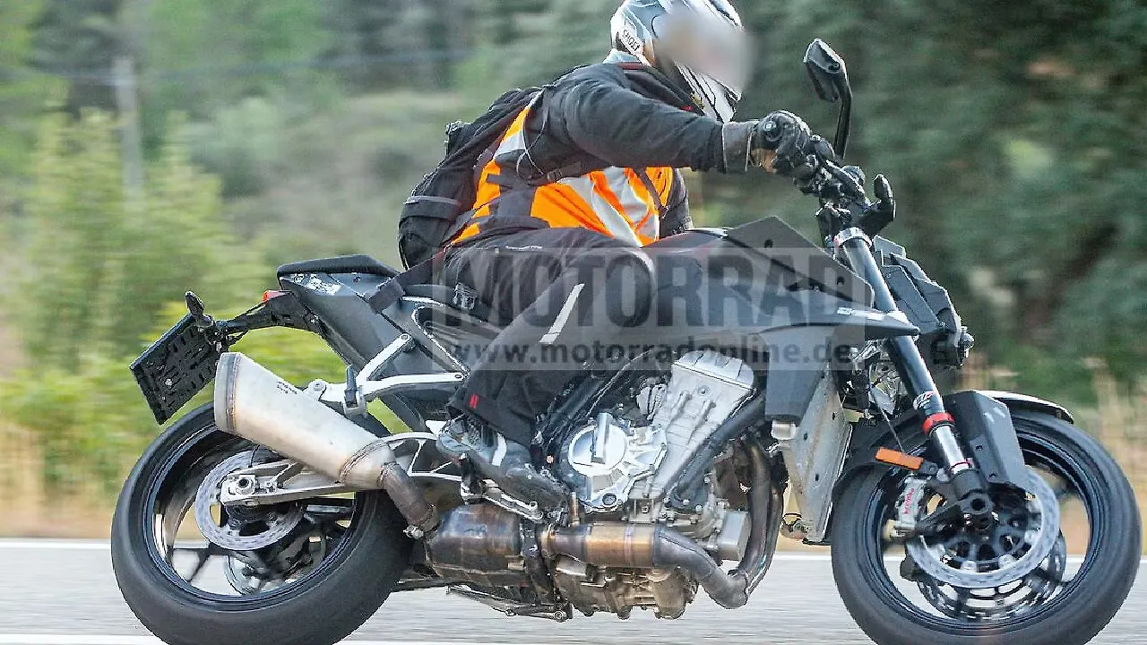 KTM 990 Duke spotted testing overseas KTM 990 Duke spotted testing overseas