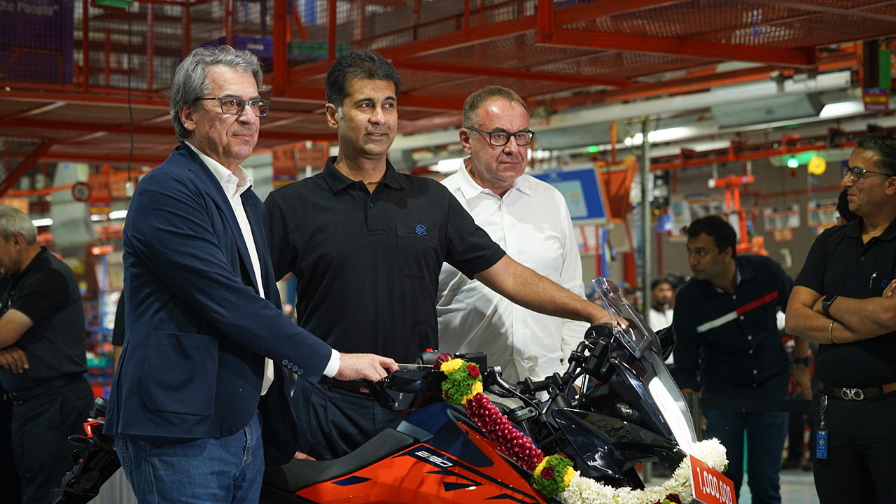 Bajaj Rolls Out One Millionth KTM Motorcycle From India - BikeWale