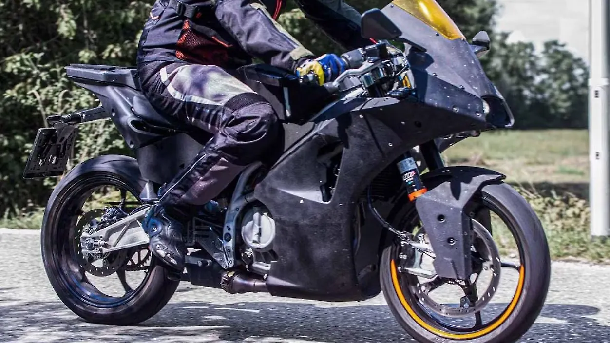 2024 KTM RC 125 spied testing with engine and design updates 2024 KTM RC 125 spied testing with engine and design updates