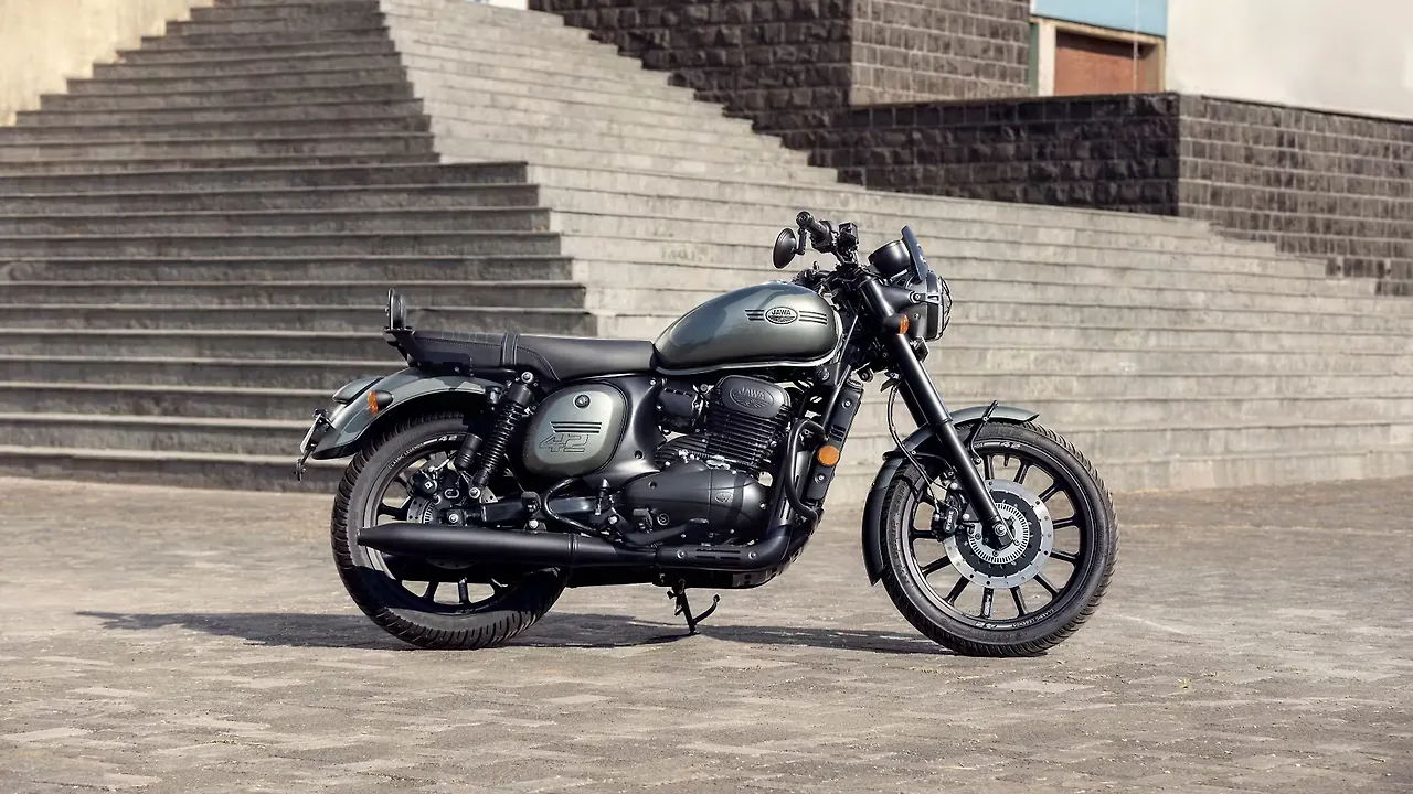 Jawa 42 roadster now available in four colours Jawa 42 roadster now available in four colours