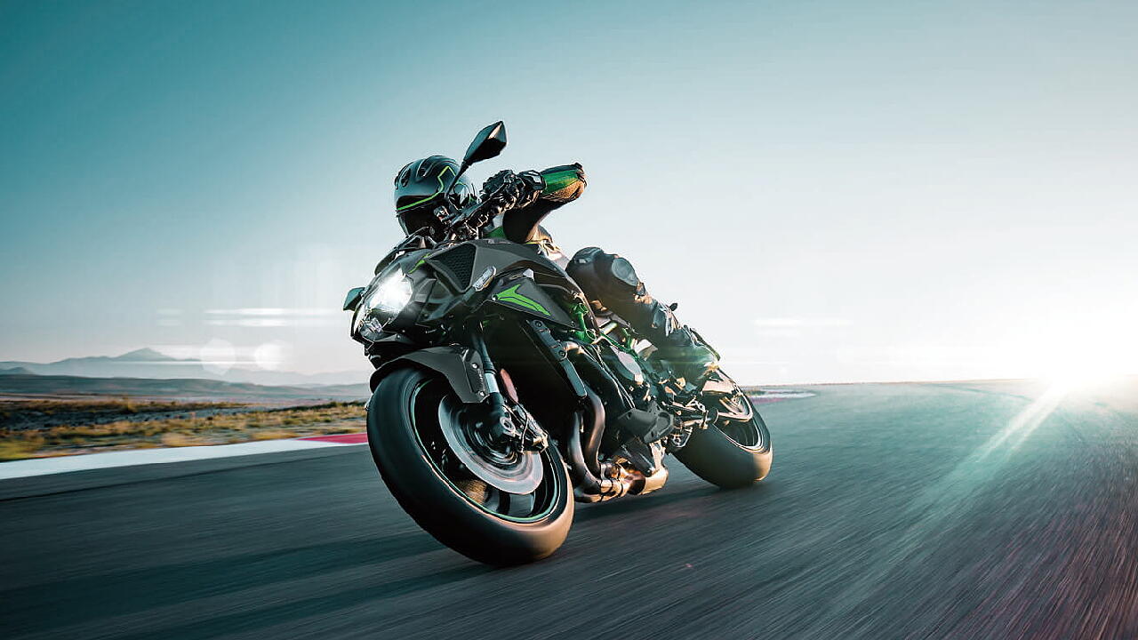 2023 Kawasaki Z H2 and Z H2 SE launched in India from Rs 23.02 lakh onwards