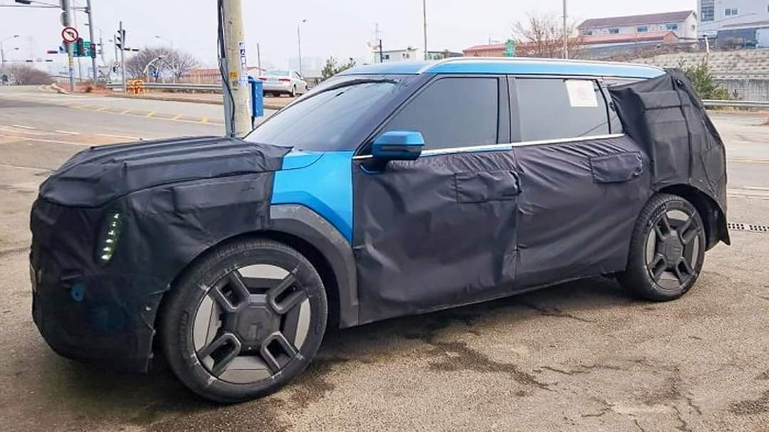 Production-ready Kia EV9 spotted testing - CarWale