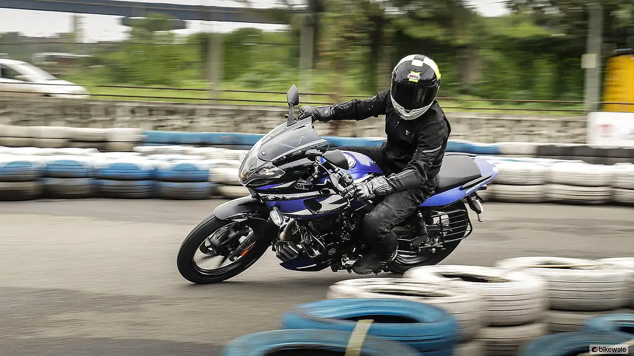 2023 Bajaj Pulsar 220F launched at Rs. 1.37 lakh 2023 Bajaj Pulsar 220F launched at Rs. 1.37 lakh