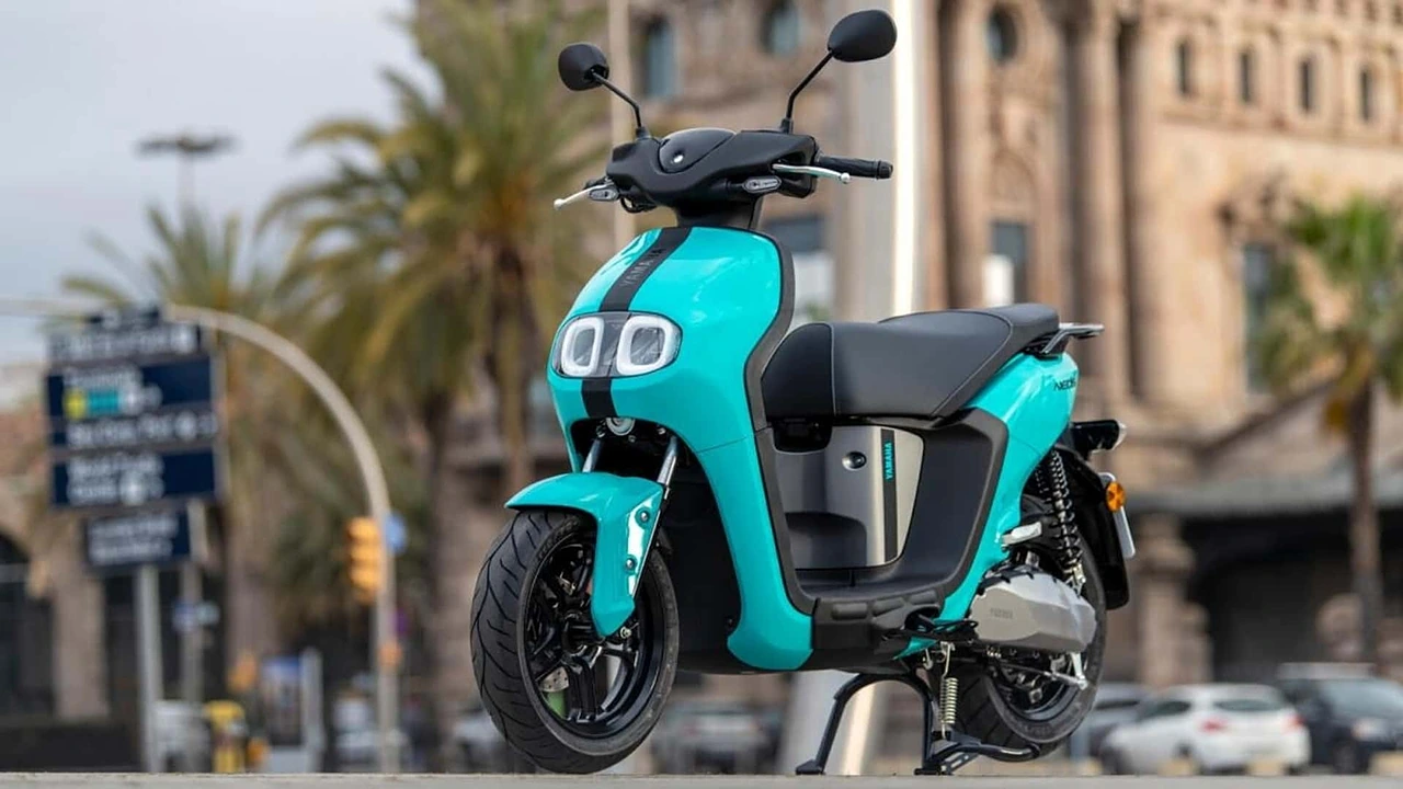 Yamaha on sale electric scooty