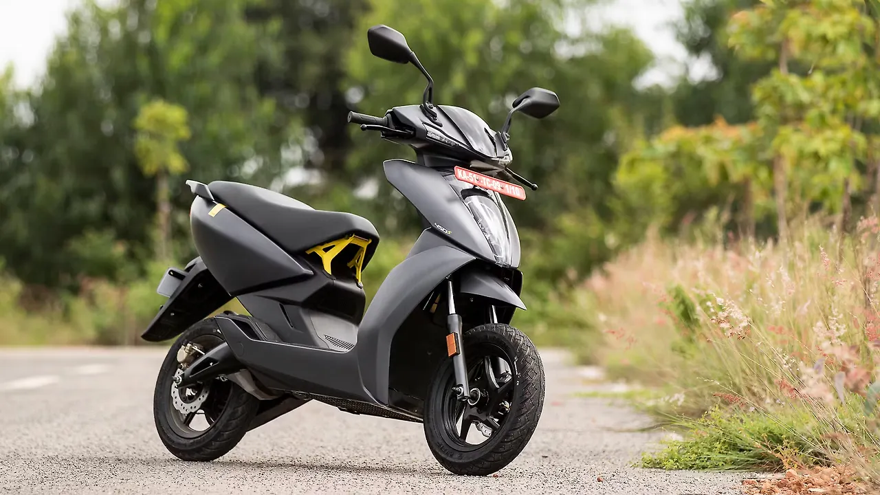 Charging scooty on road 2024 price