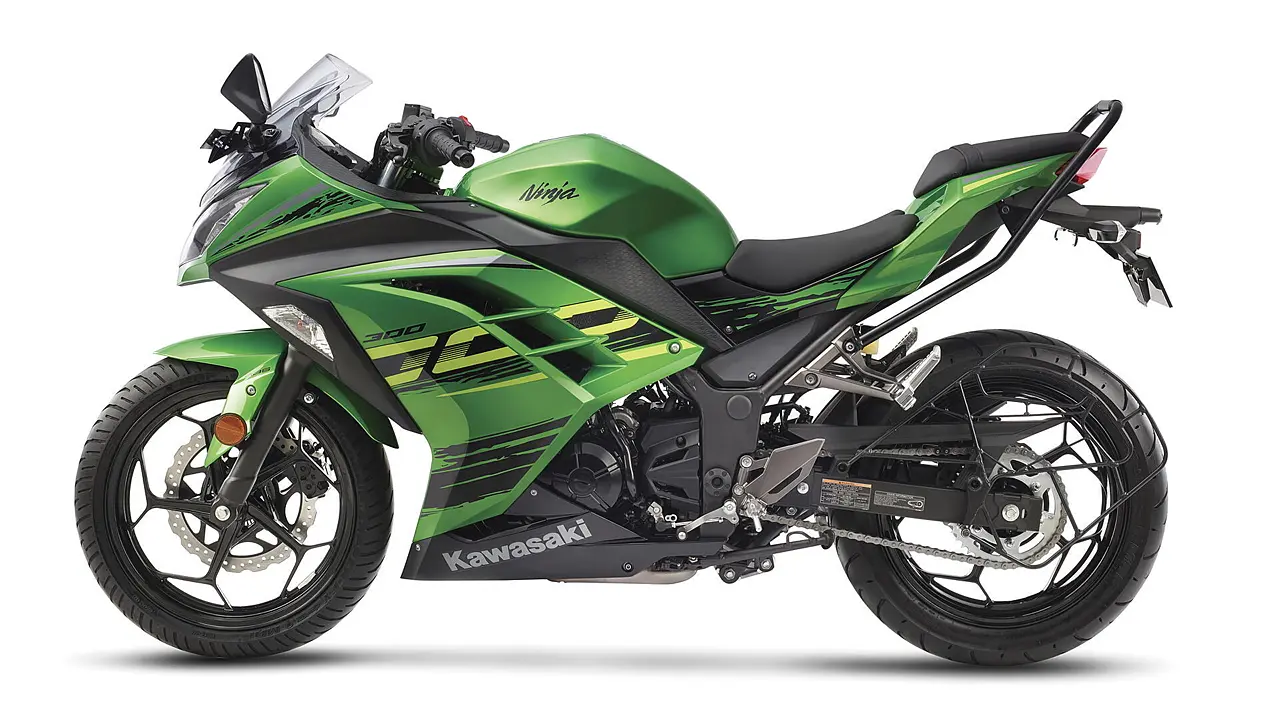 Ninja 300 store price bs6