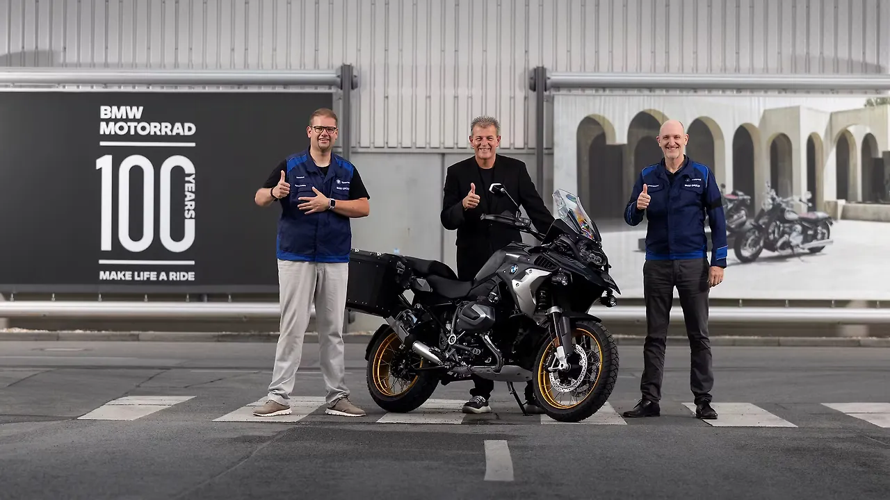 BMW Motorrad rolls out one millionth GS motorcycle with boxer engine BMW Motorrad rolls out one millionth GS motorcycle with boxer engine