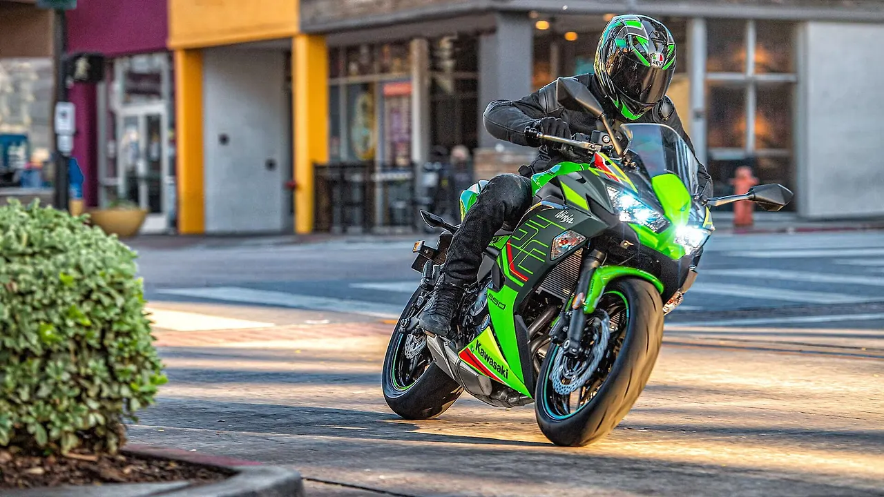 kawasaki-ninja-650-right-front