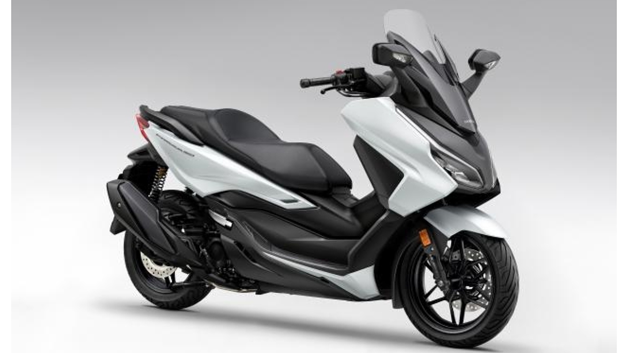 Honda Forza 125 2024: A Sporty Elegance in Scooter Design. 