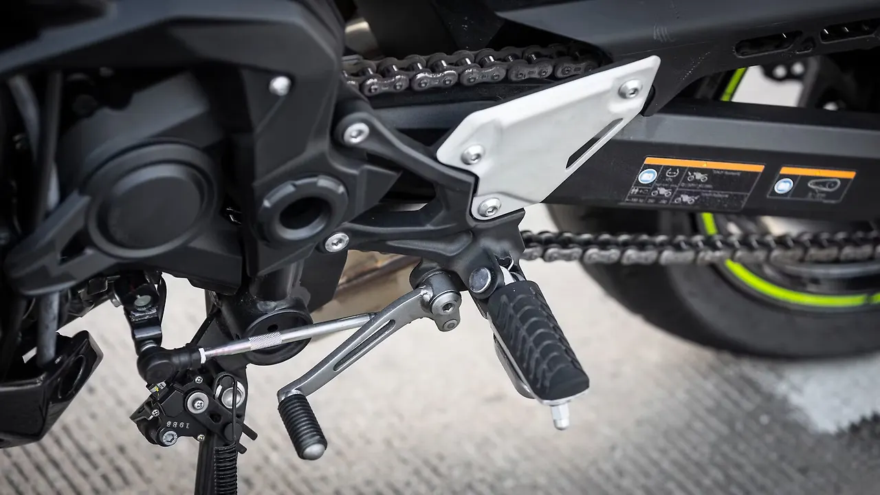 用 カワサキ Z900 2017-2022 オートバイアクセサリーリアフットペグ