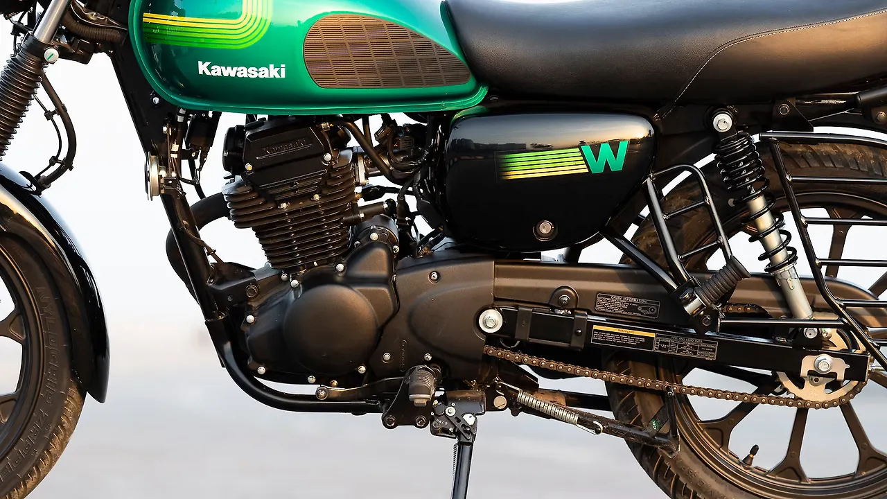 Cafe Racer Bajaj Caliber Modified Kawasaki W175 Price Mileage - Main Image