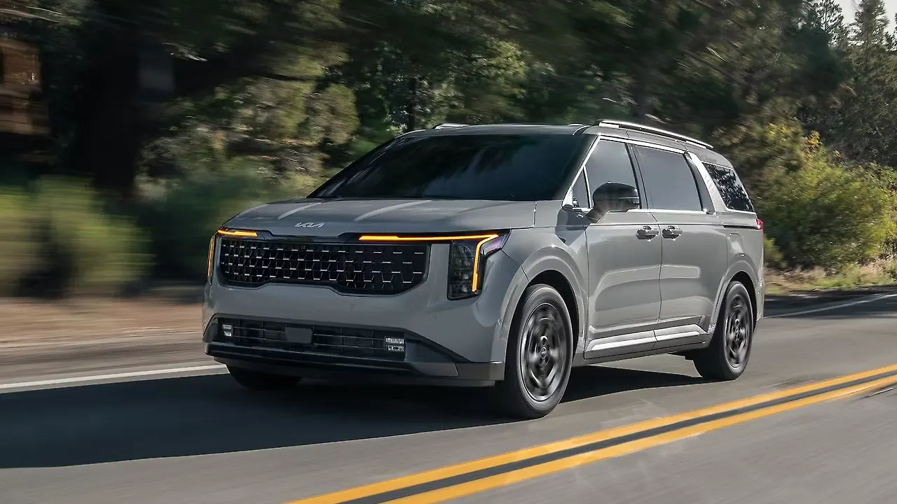 New Kia Carnival unofficial bookings open - CarWale