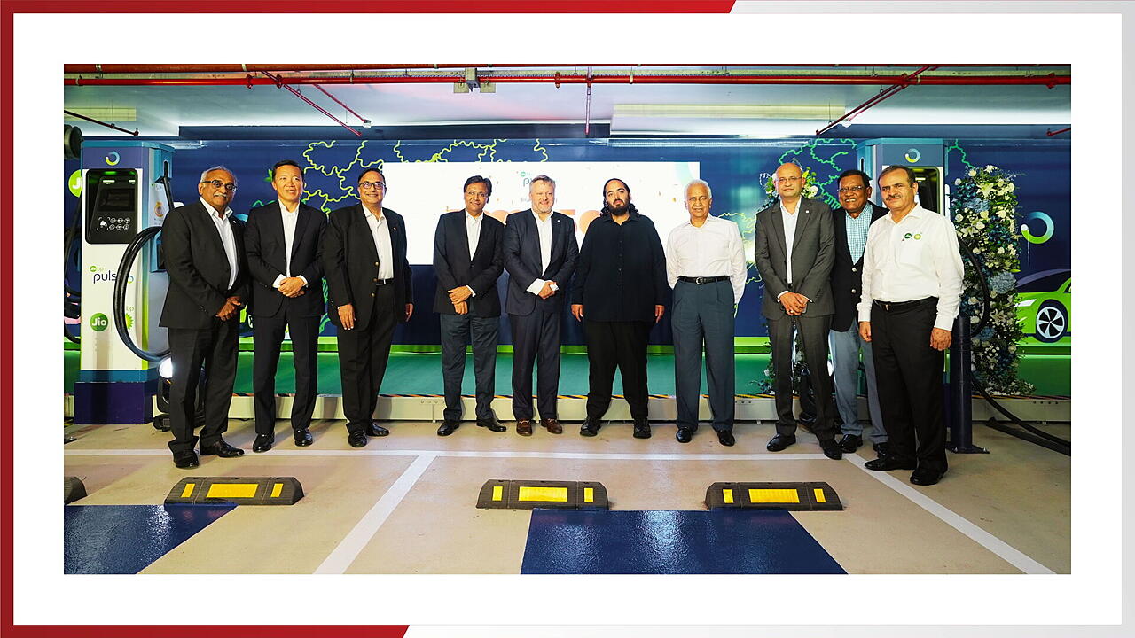 Jio-bp’s 500th EV Charging mobility outlook Jio-bp’s 500th EV Charging mobility outlook