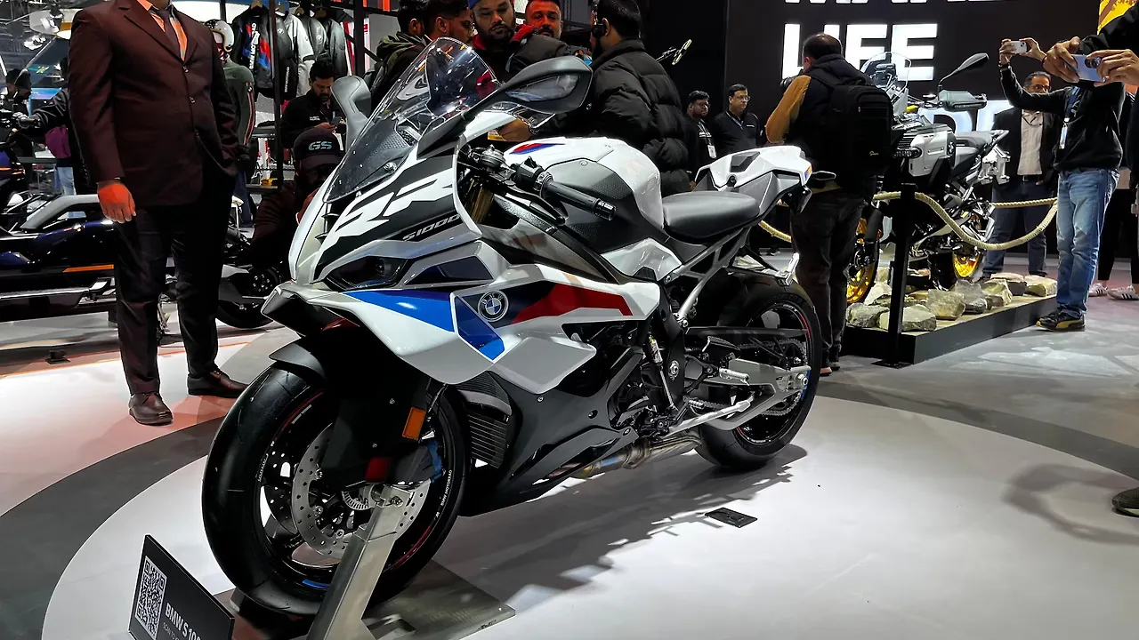 BMW Motorrad S1000RR S1000R 純正リアバック 黒 BMW Motorrad India Teases S 1000 R Ahead Of Launch