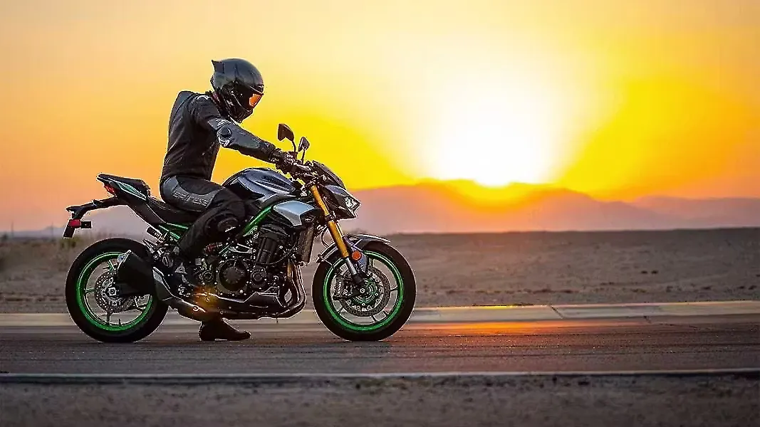 2025 Kawasaki Z900 Launched at Rs. 9.52 Lakh - BikeWale