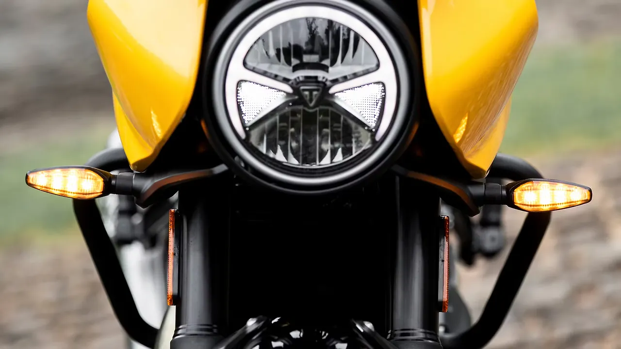 Triumph Thruxton 400 Front Turn Indicators Triumph Thruxton 400 Front Turn Indicators