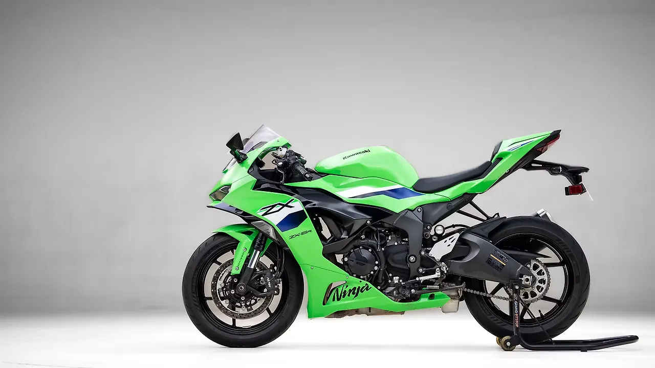 Kawasaki Ninja ZX-6R Left Rear Three Quarter Image – BikeWale