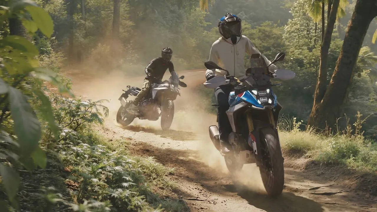 BMW F 450 GS Riding