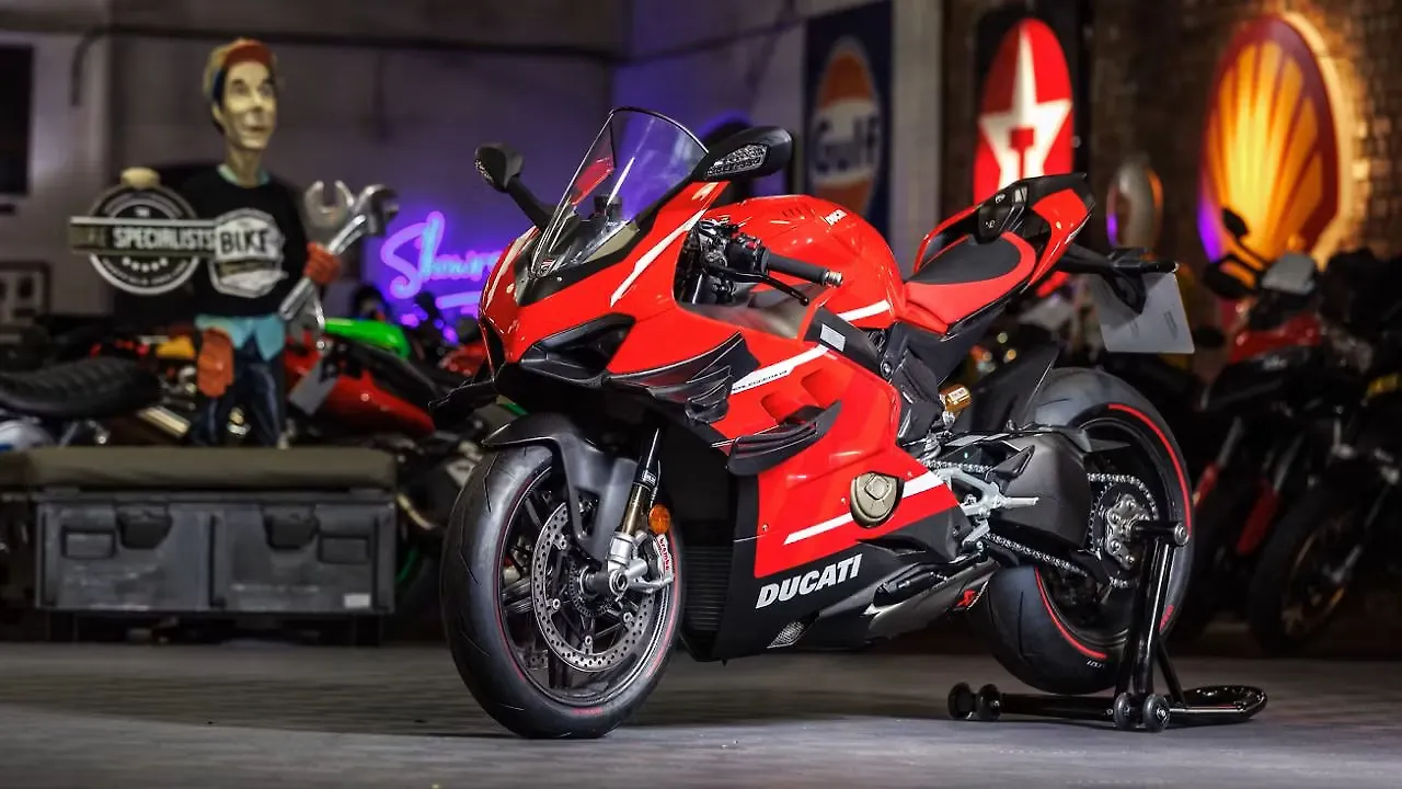 Ducati's Desmosedici Stradale R 1100 Engine is a Masterpiece