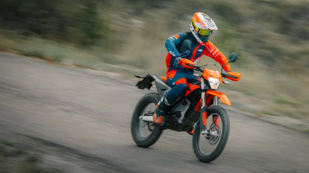 KTM  Riding