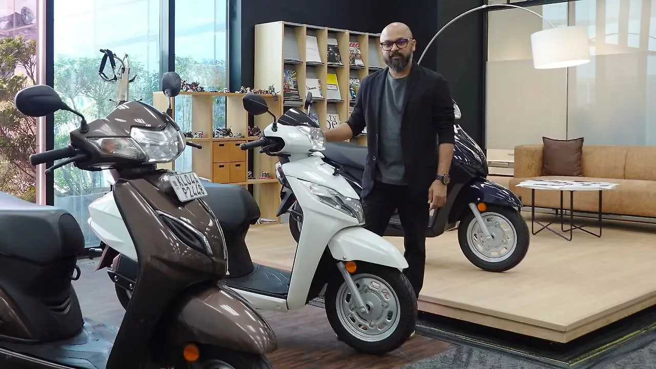 Honda Activa Right Front Three Quarter