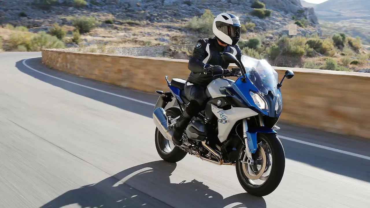 BMW R 1300 R Riding