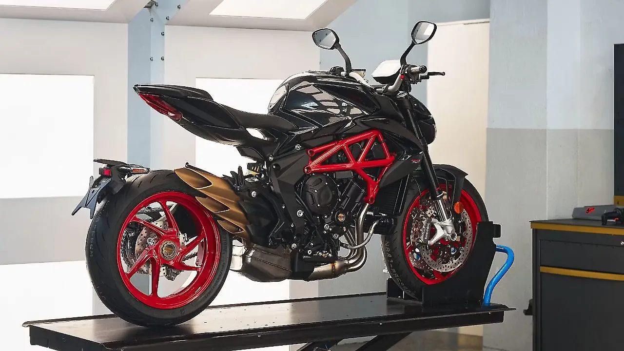 MV Agusta Brutale 800 Right Rear Three Quarter