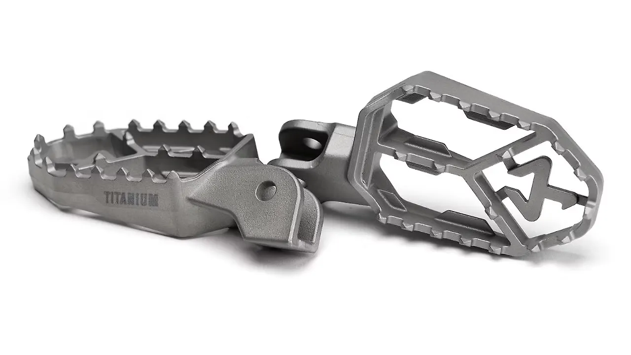Akrapovic Now Offers Titanium Footpegs - BikeWale