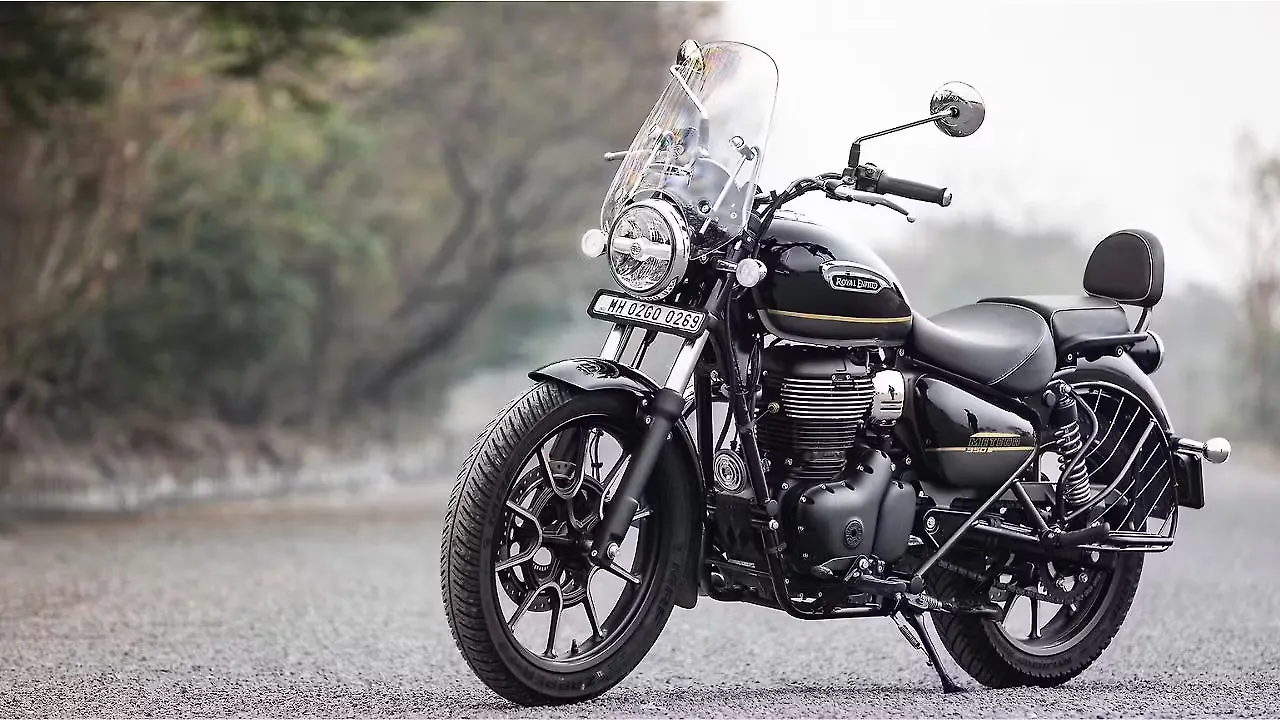Royal Enfield Goan Classic 350 Left Front Three Quarter