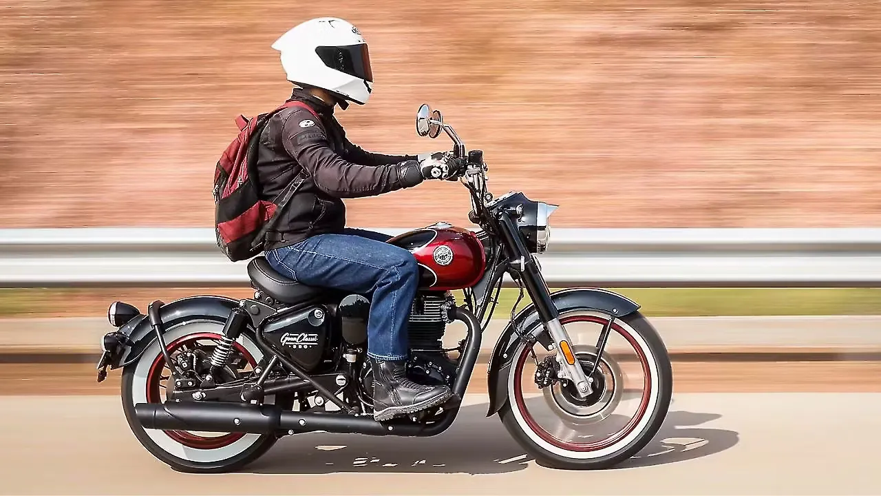 Royal Enfield Goan Classic 350 Riding